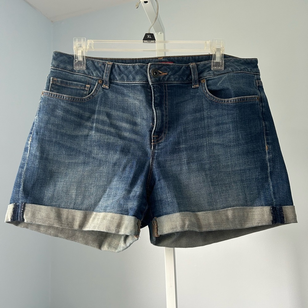Tommy Hilfiger Cuffed Denim Shorts 4” inseam Size 10